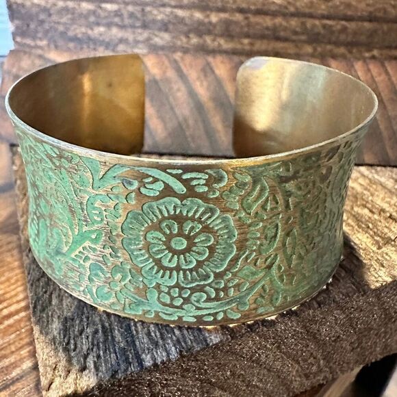 Handcrafted Artesian Boho Brass Patina Bracelet, Chartreuse‎ Floral Scrollwork, - Picture 1 of 6